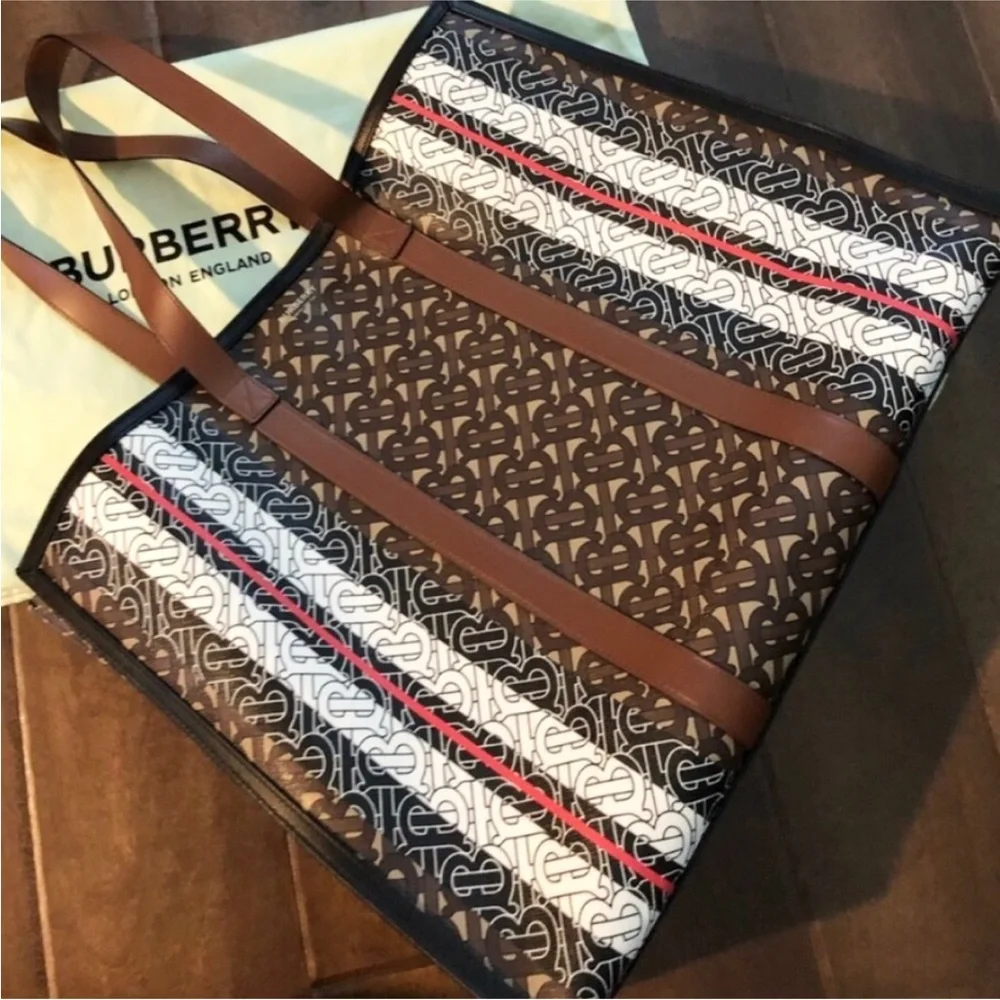 BURBERRY Monogram large Tote -like new, (made in Italy) great for traveling❗️